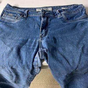 KanCan size 9 Crop Jeans - EUC